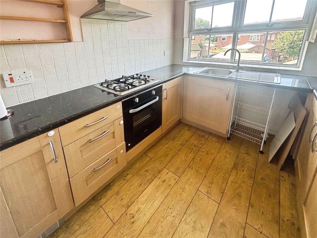 Property photo 3 of 8 Kitchen