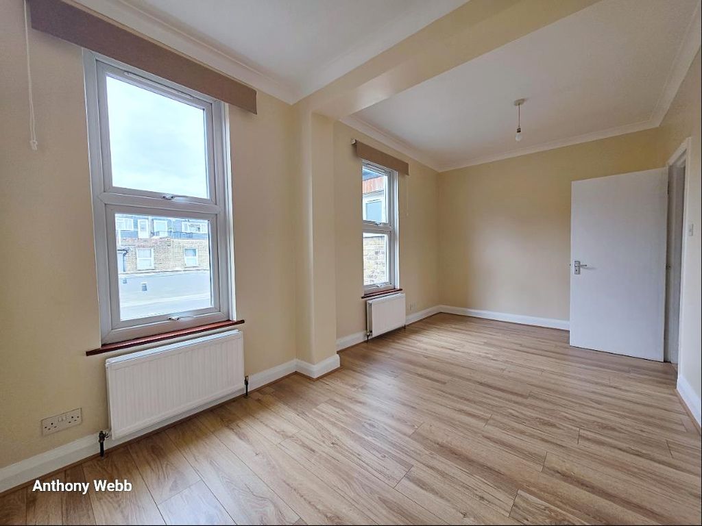 Property photo 2 of 12 Bedroom 1