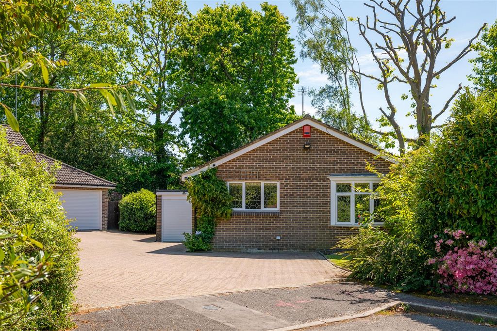 Property photo 1 of 21 10 Spring Gardens Externals-2.Jpg