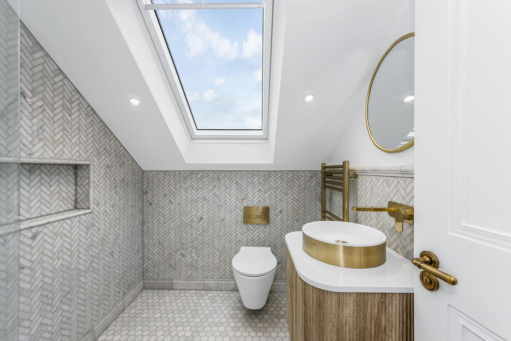 Property photo 3 of 25 Bathroom