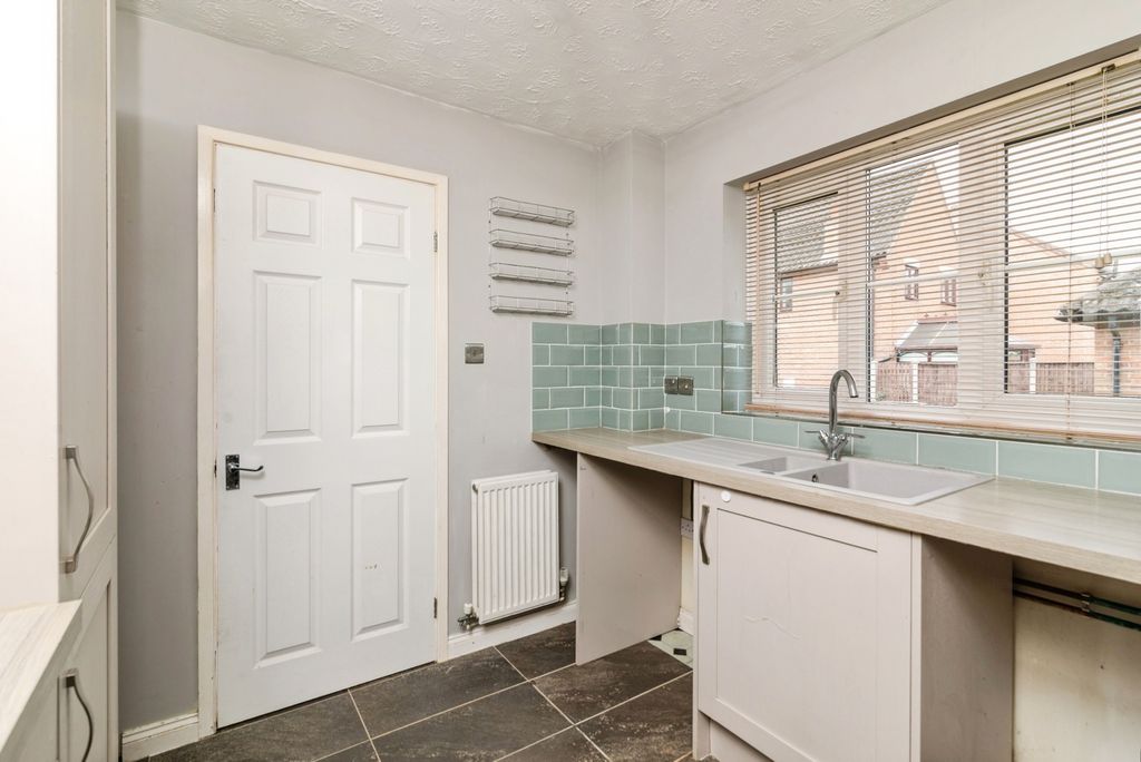 Property photo 3 of 14 Kitchen