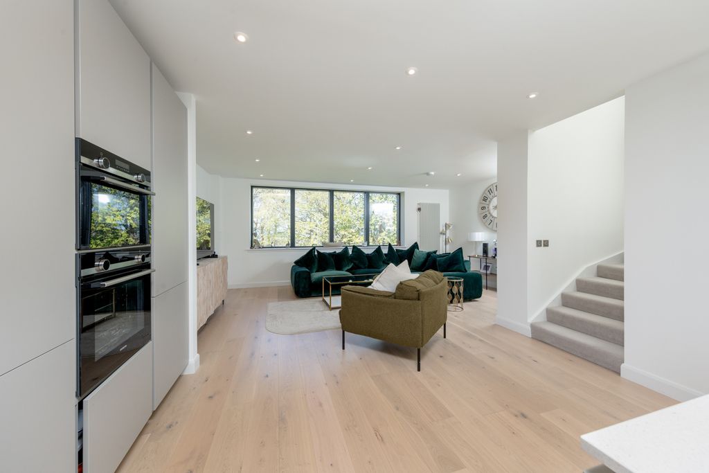 Property photo 3 of 28 Gallery