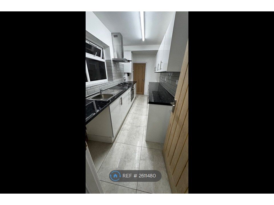 Property photo 1 of 10 Kitchen
