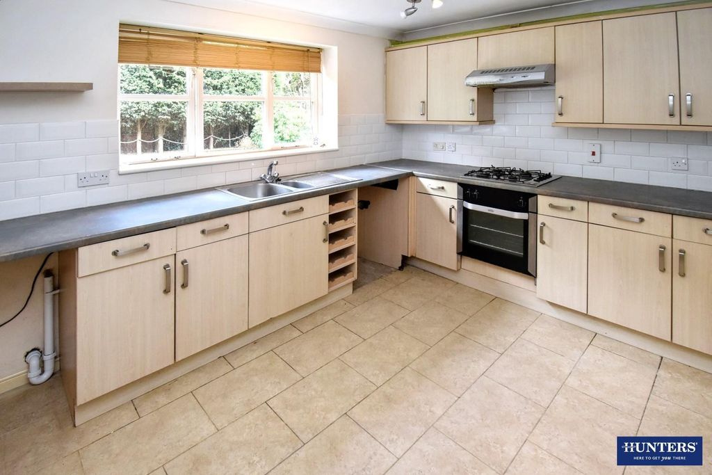 Property photo 3 of 21 Kitchen