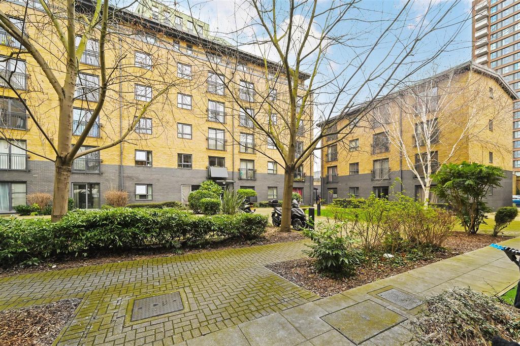 Property photo 2 of 9 2-Padstone-House (7).Jpg