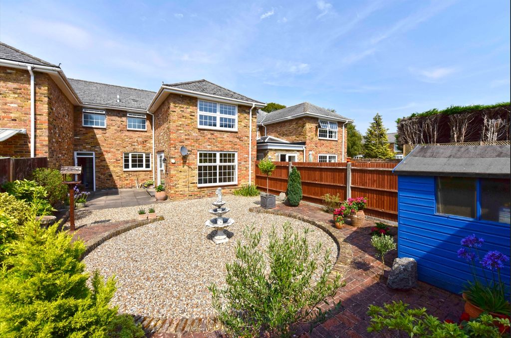 Property photo 2 of 15 Rear Apect Garden