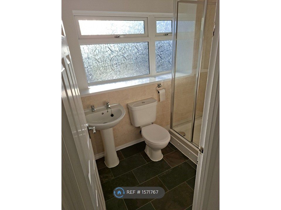 Property photo 3 of 16 Bathroom