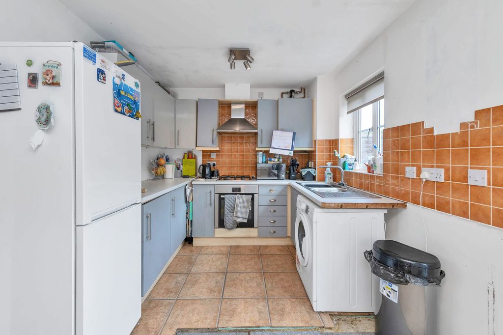Property photo 3 of 12