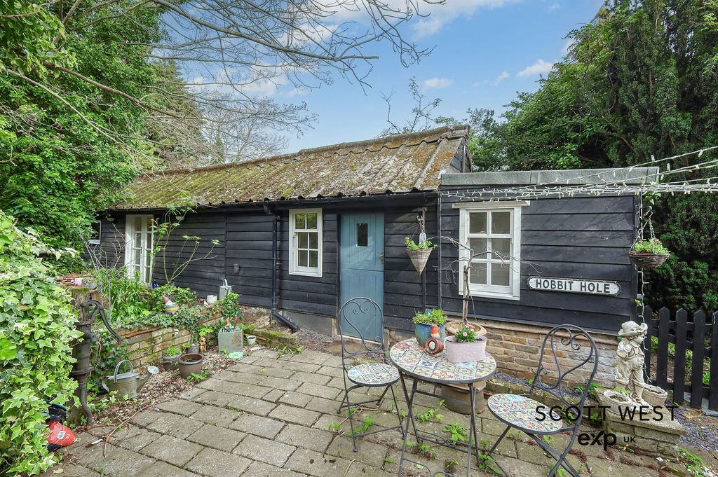 Property photo 2 of 21