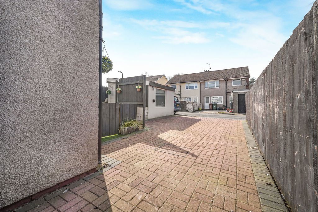 Property photo 2 of 27