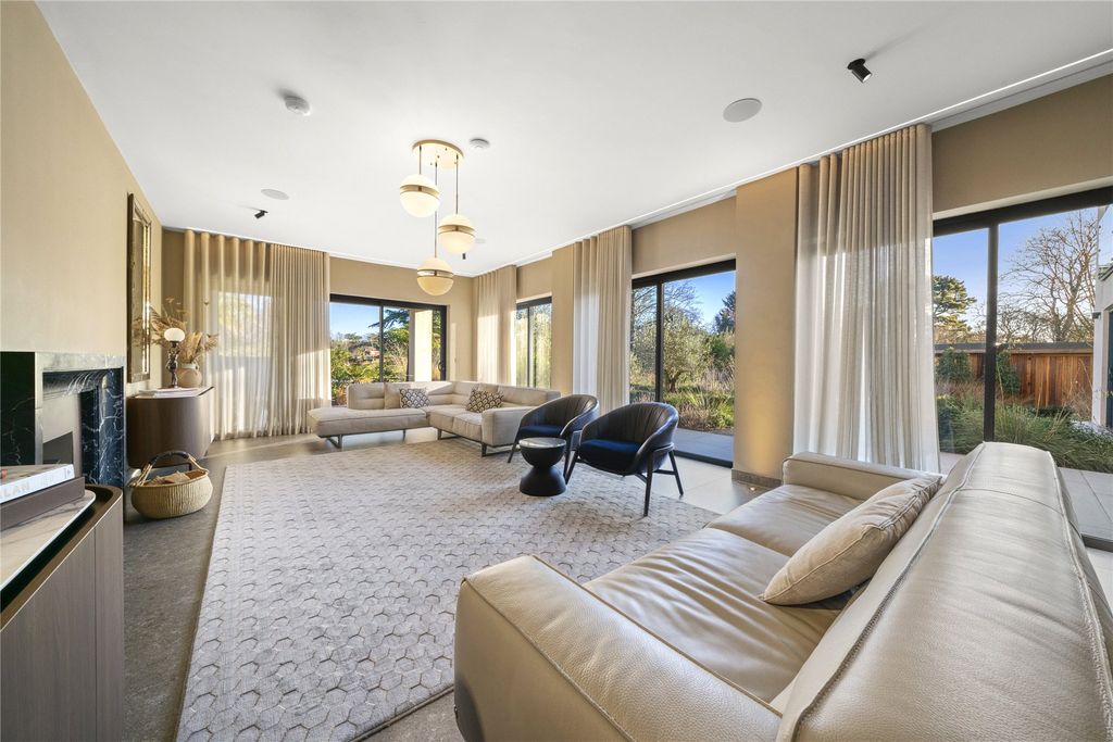 Property photo 2 of 38 Picture No. 20