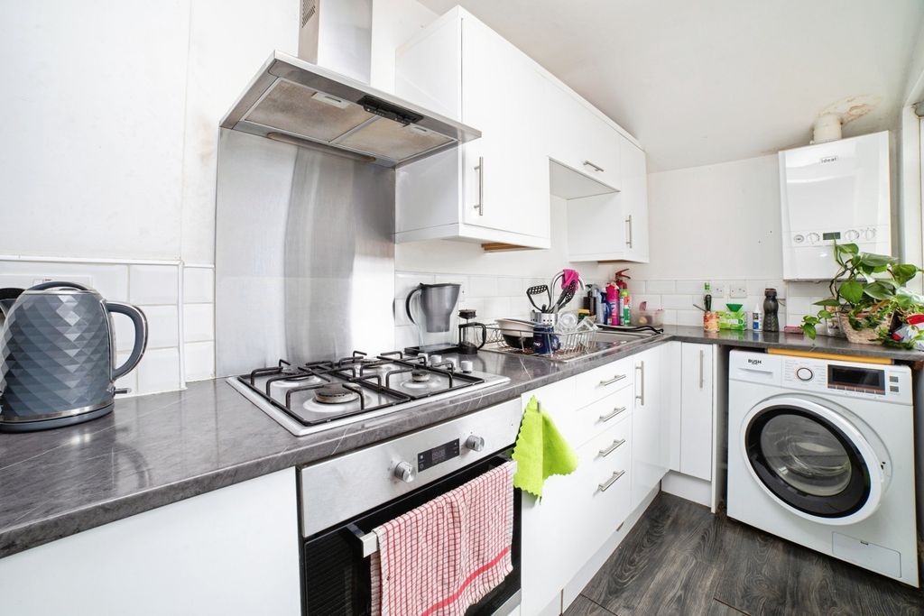 Property photo 3 of 14 Kitchen