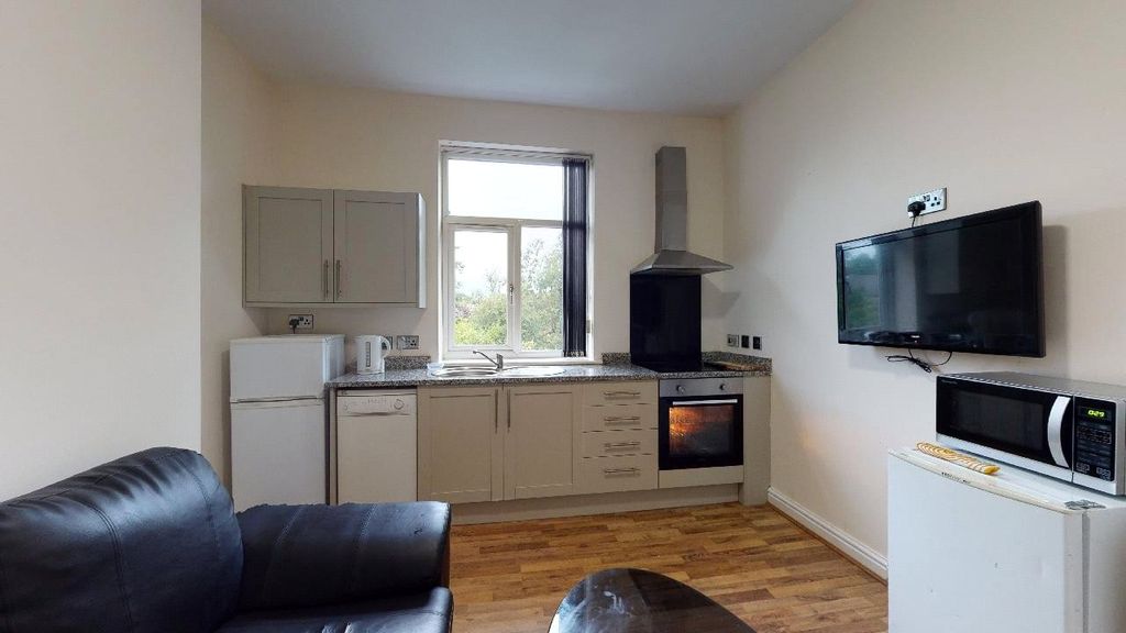 Property photo 2 of 21 Picture No. 20