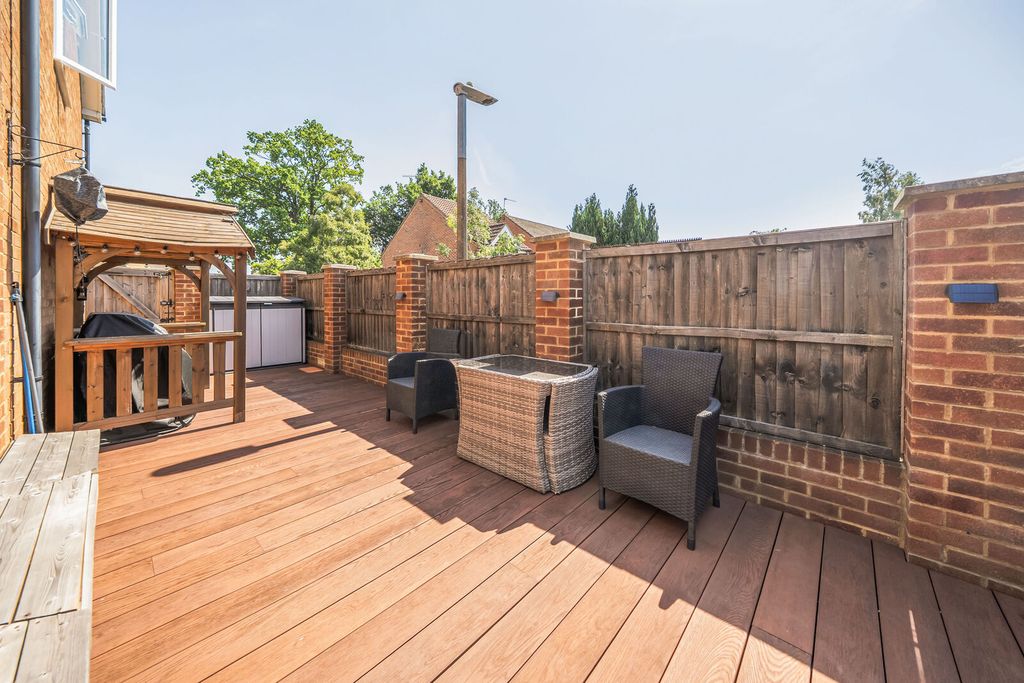 Additional image 17 of 4 bed semi-detached house for saleHoward Close, Watford WD24