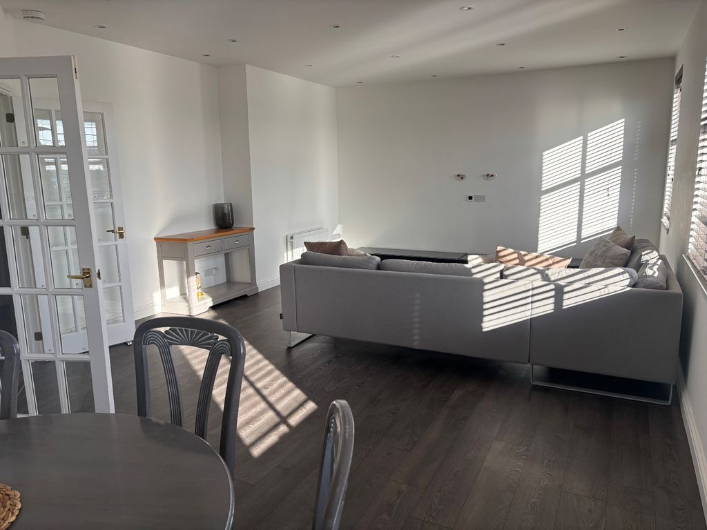 Property photo 3 of 10 Photo 3