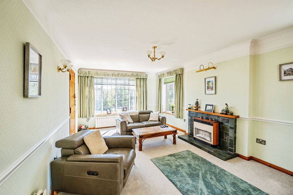 Property photo 3 of 32