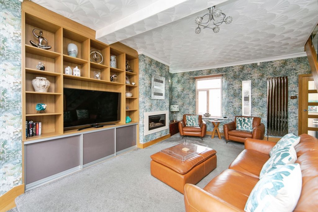 Property photo 2 of 16 Photo