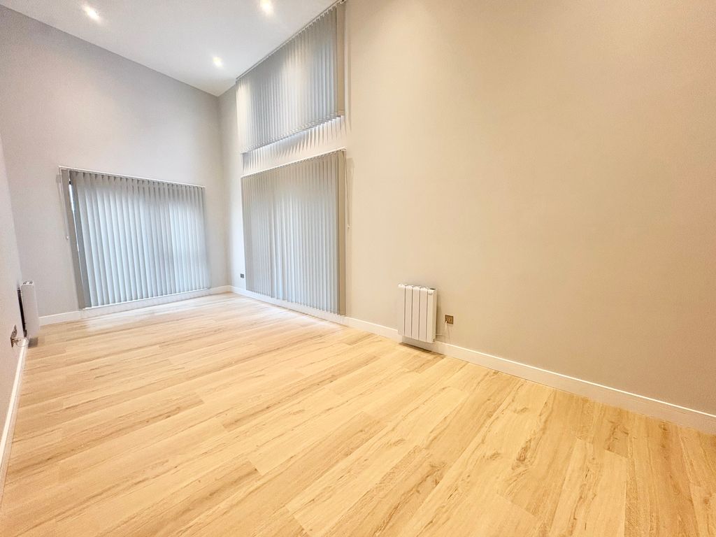 Property photo 3 of 6 Lounge