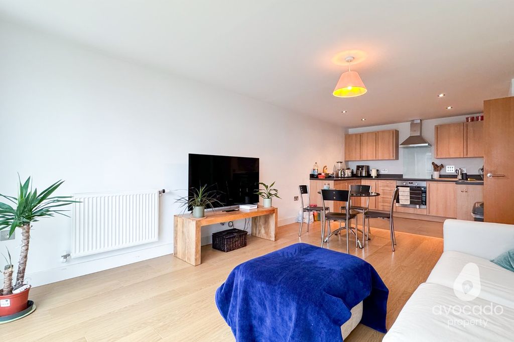 Property photo 2 of 11 4843894