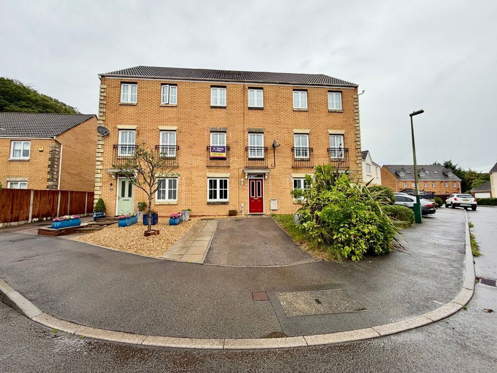 Property photo 2 of 34