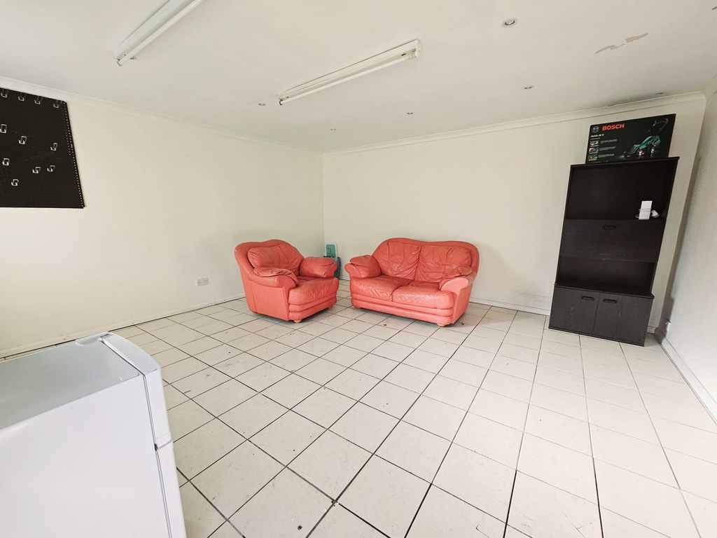 Property photo 1 of 3