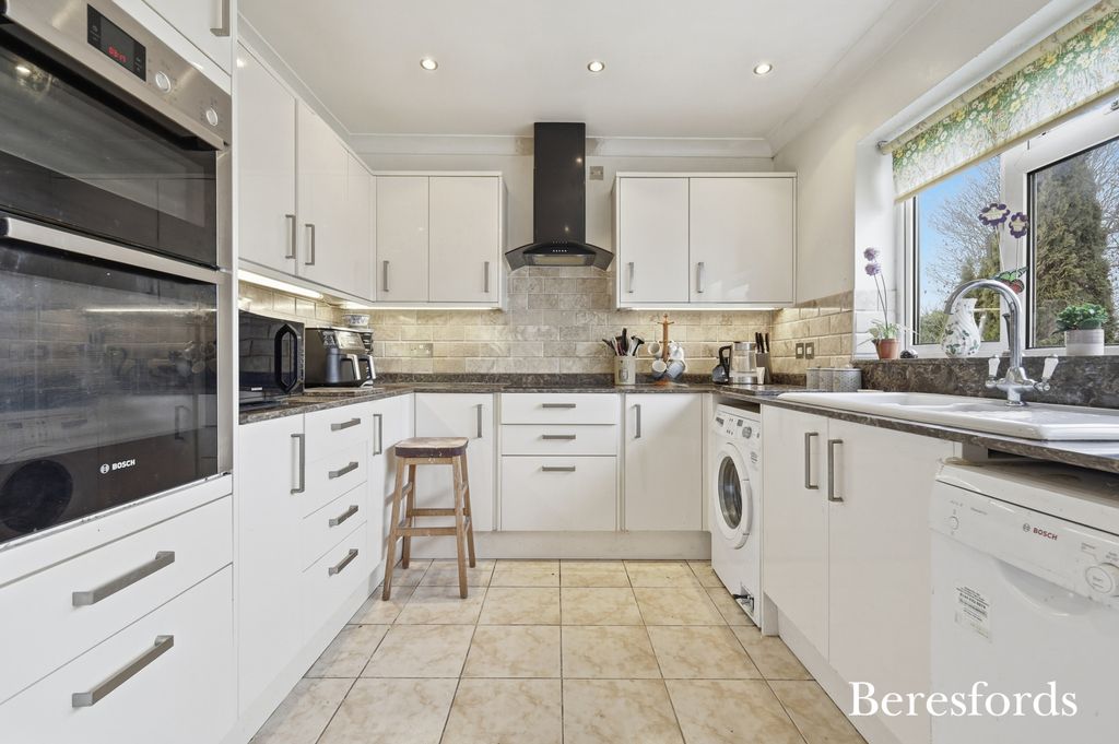 Property photo 2 of 21 Picture No. 15