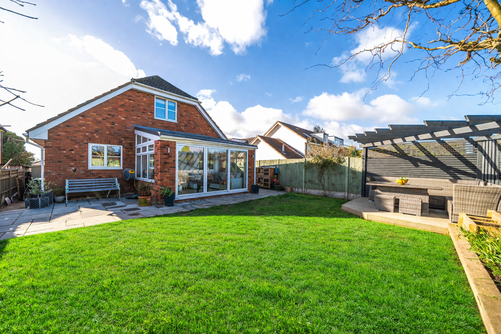 Property photo 2 of 29 Garden 4