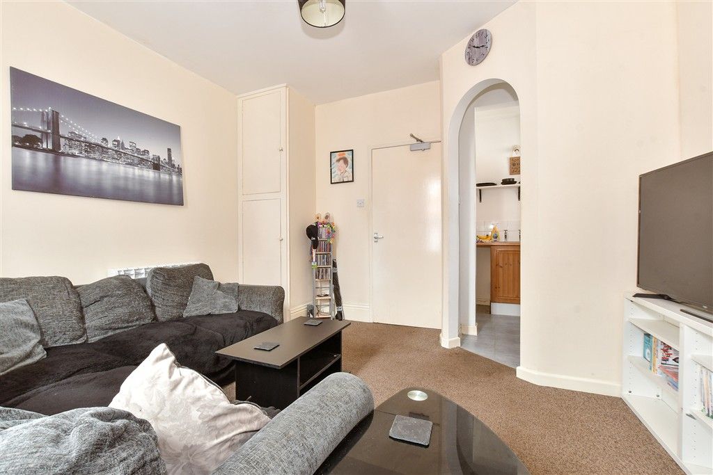 Property photo 2 of 6 Lounge