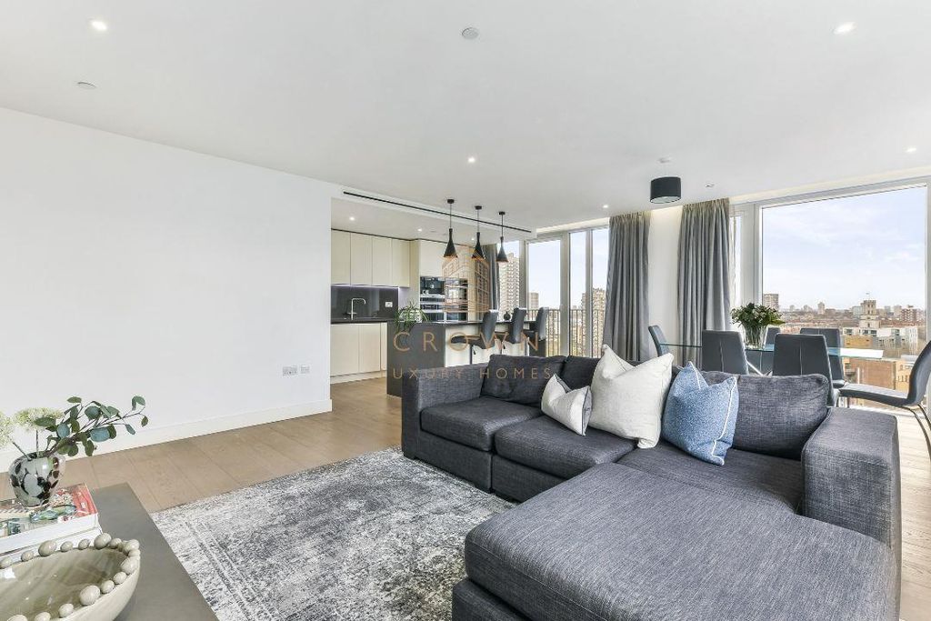 Property photo 3 of 27 Admiralty House, 1201 (5).Jpg