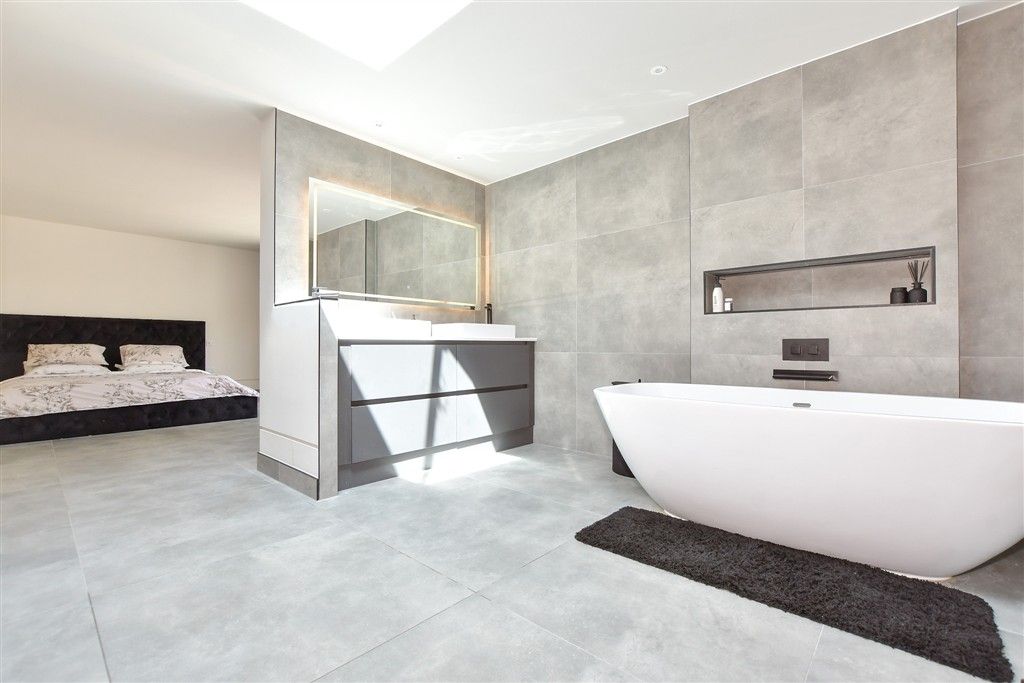 Property photo 3 of 21 En-Suite Bathroom