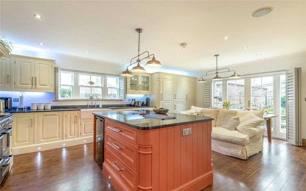 Property photo 3 of 20 Kitchen/Family Room