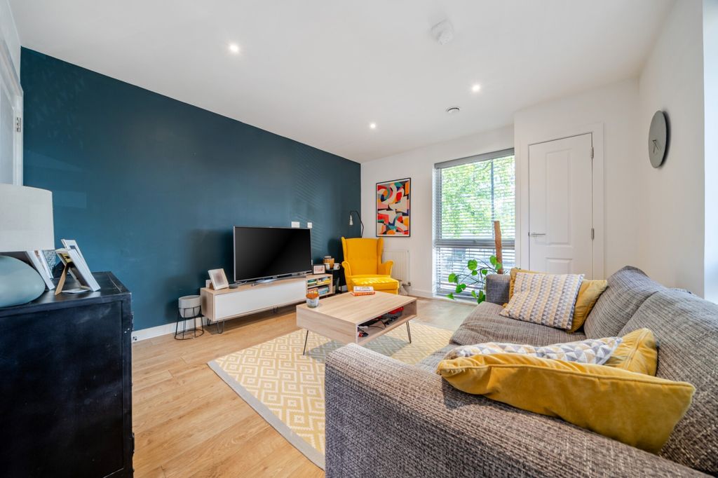 Property photo 3 of 16 1453787-6-6A0d7E6...