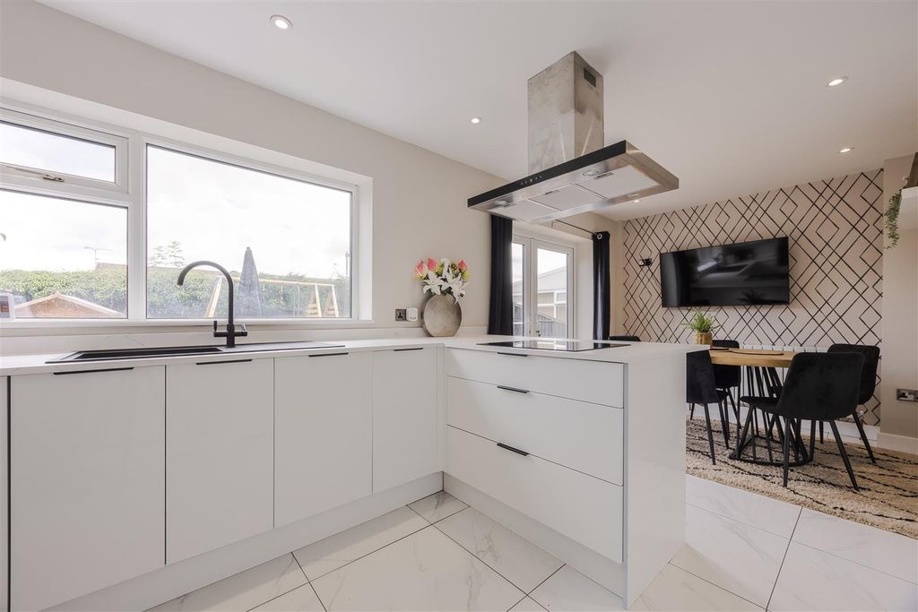 Property photo 2 of 18 Kitchen Diner