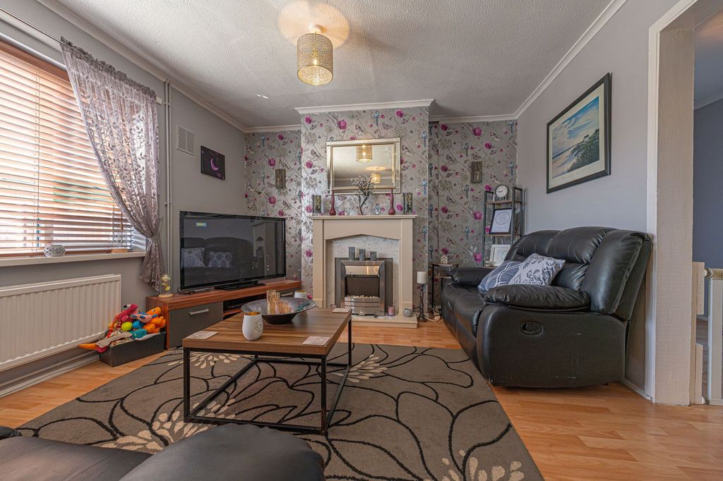 Property photo 3 of 35