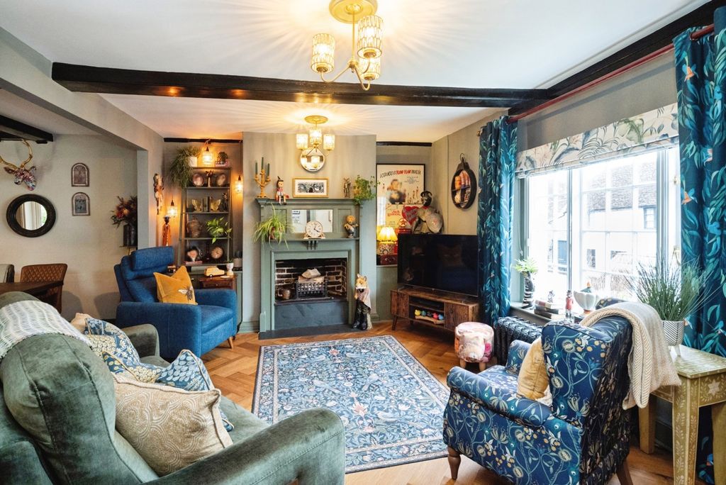 Property photo 2 of 20 Living Room