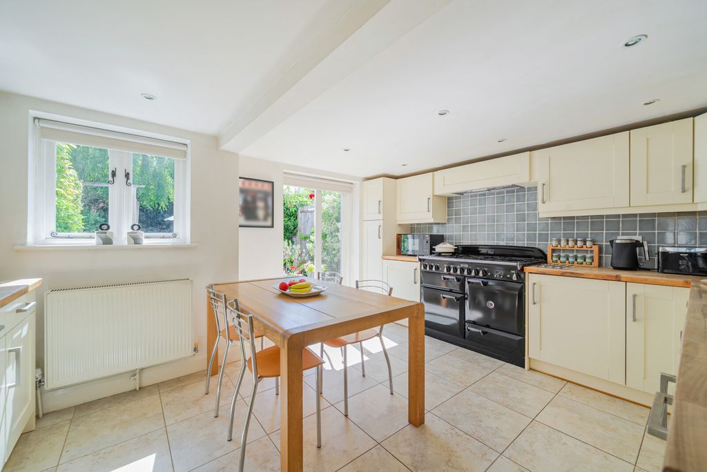 Property photo 3 of 17 Kitchen/Breakfast