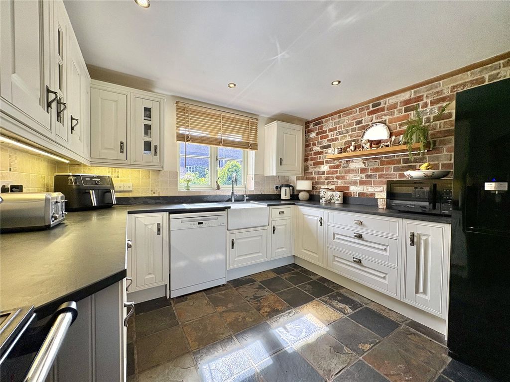 Property photo 2 of 26 Picture No. 15