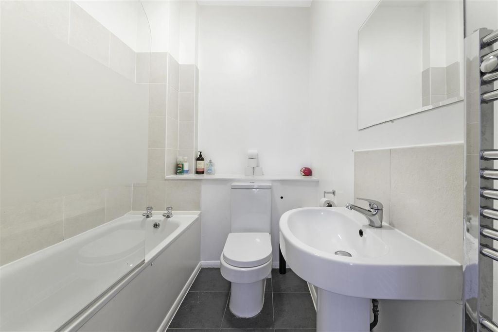 Property photo 2 of 8 Porchester Terrace, 159B-4.Jpg