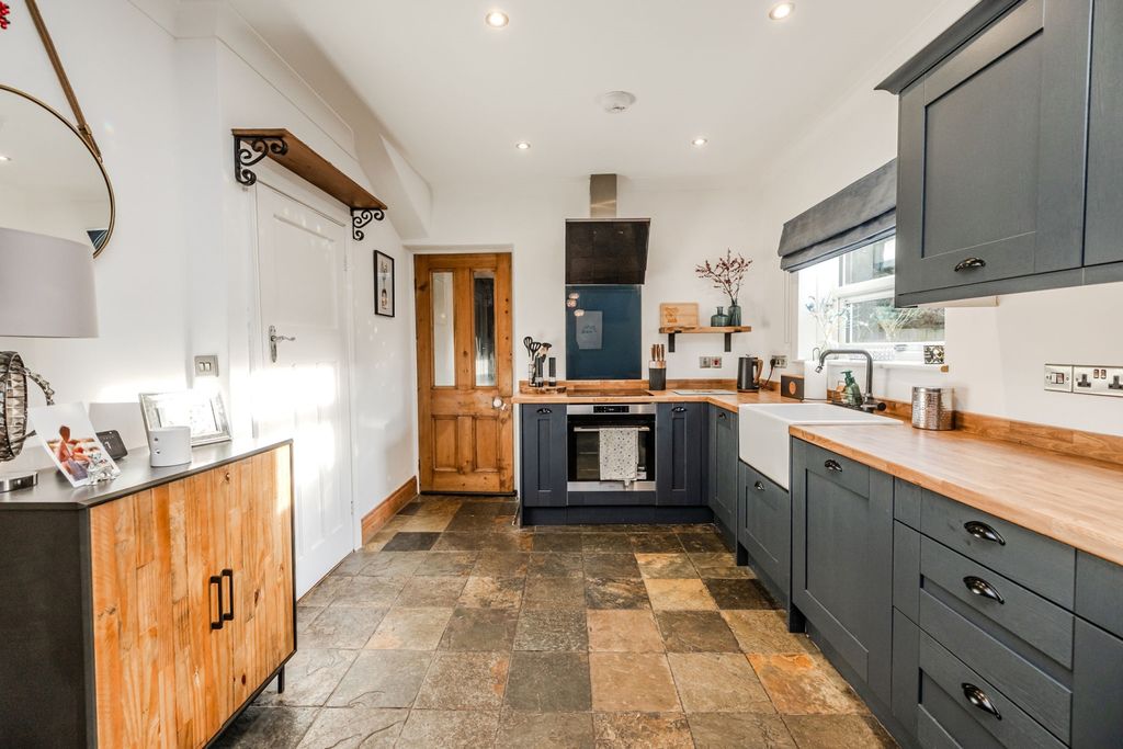 Property photo 3 of 44 171Westavenue-19