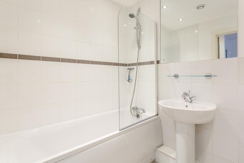 Property photo 2 of 10 Bathroom.Jpg