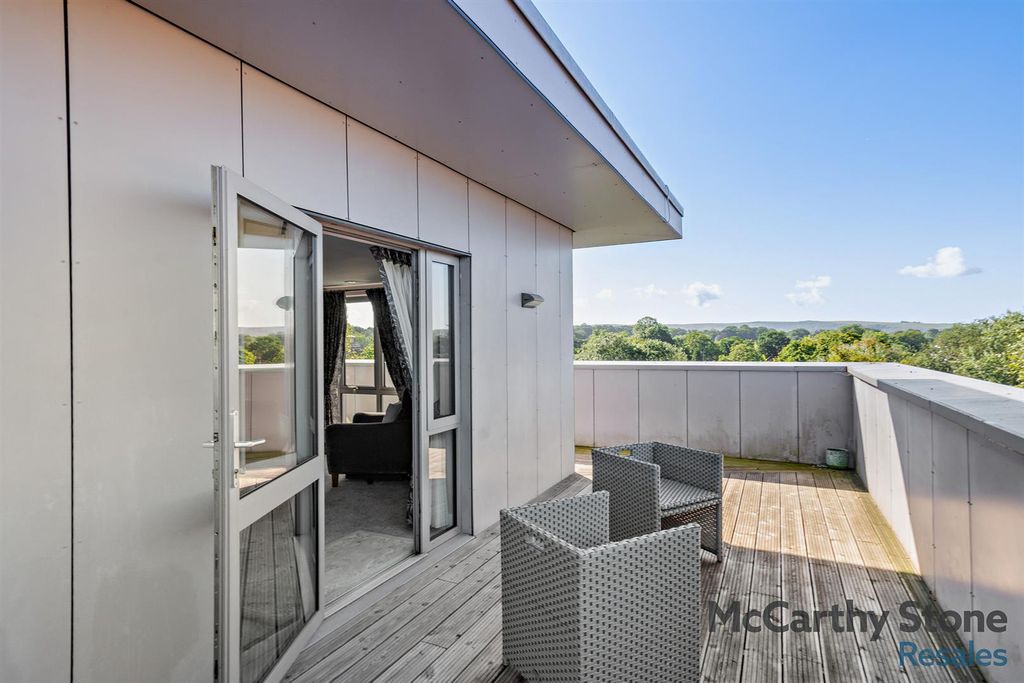 Property photo 3 of 12 8662715-Exterior04-800.Jpg
