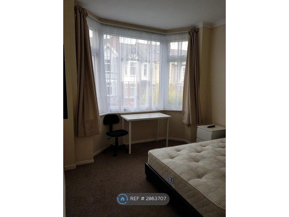 Property photo 1 of 22 Room 1 - d/S Front