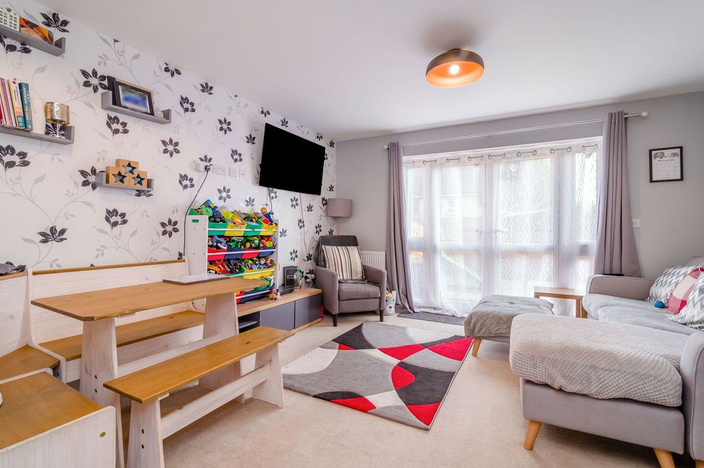 Property photo 2 of 12