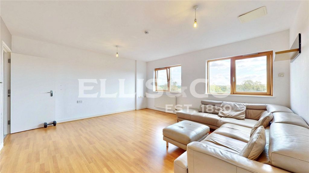 Property photo 2 of 16 Picture No. 11