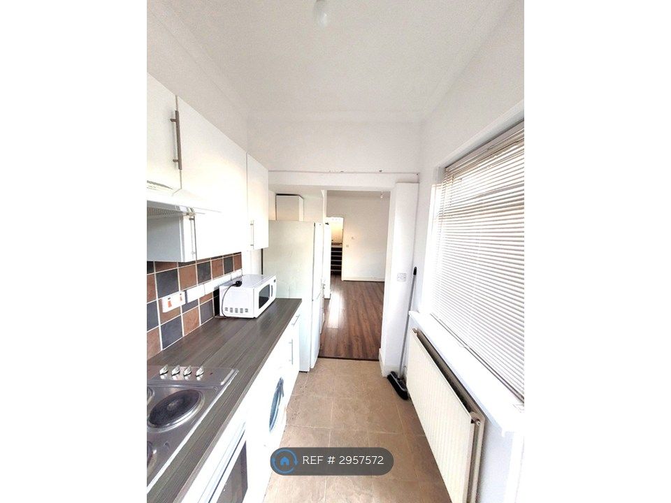 Property photo 2 of 8 Kitchen