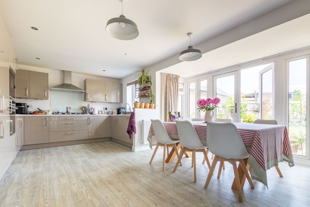 Property photo 2 of 19 Picture No. 28