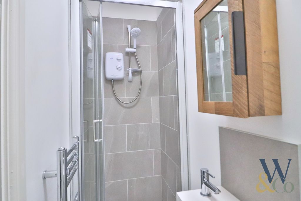 Property photo 3 of 6 Room1 Bathroom