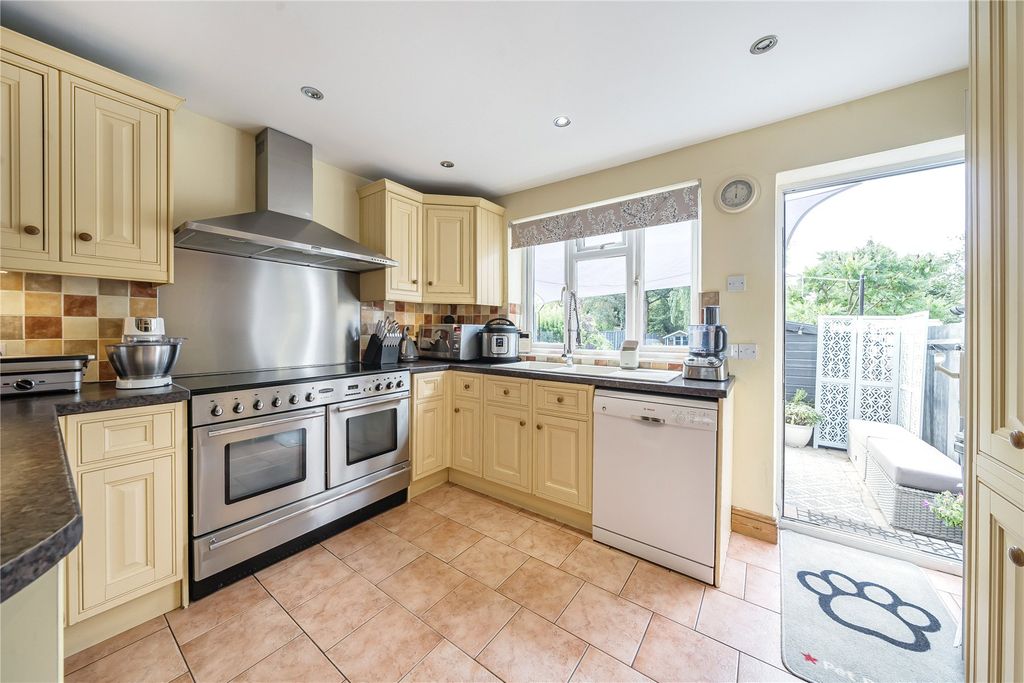 Property photo 3 of 16 Kitchen