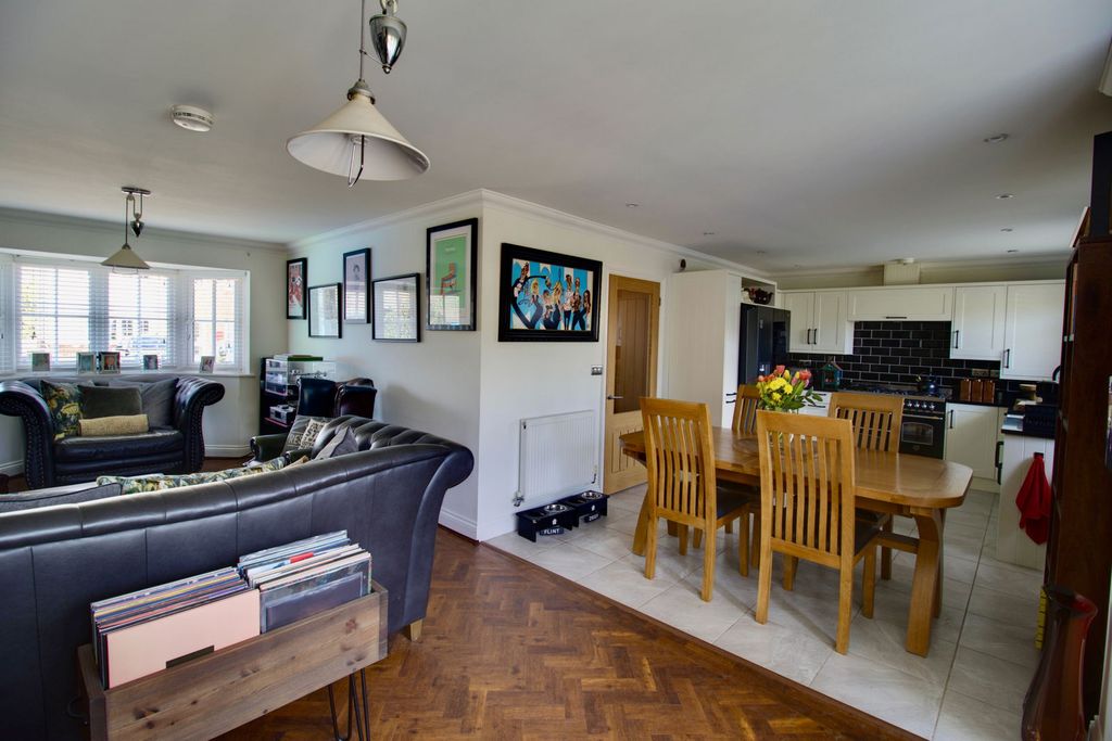 Property photo 3 of 29