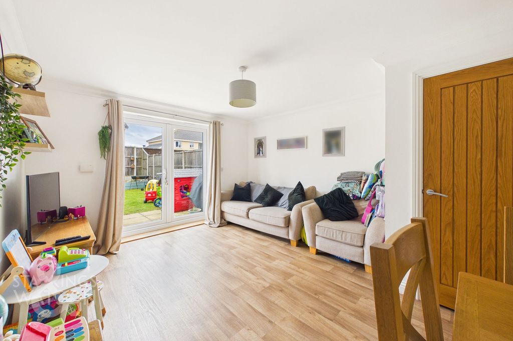 Property photo 2 of 20